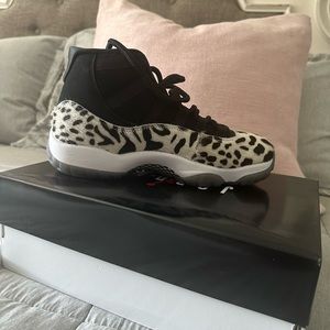 Women Jordan’s 11 Retro